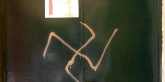 Εκλογές 2015: Ρατσιστικά συνθήματα σε σχολείο. Οργισμένος δήμαρχος και κάτοικοι