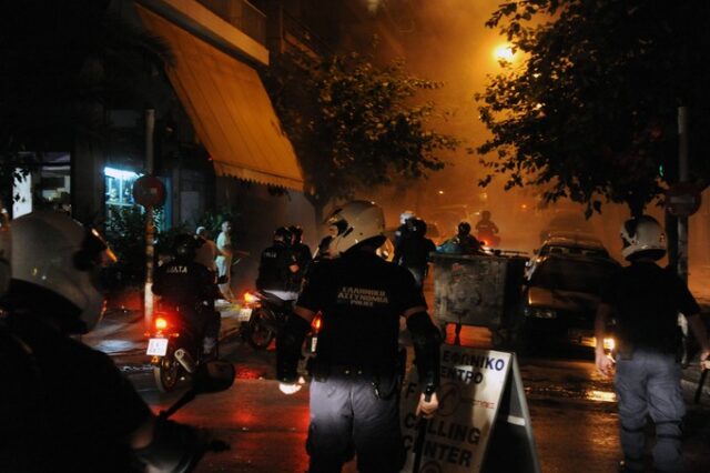 Το Εσωτερικών Υποθέσεων ανέλαβε να ερευνήσει αν όντως βασανίστηκαν οι συλληφθέντες μετά την επίθεση στο Α.Τ. Εξαρχείων