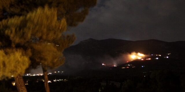Σε εξέλιξη πυρκαγιά στη περιοχή Αχαράβη της Κέρκυρας