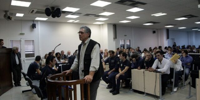 Δίκη Χρυσής Αυγής. Πατέρας Φύσσα: Ο Μιχαλολιάκος έχει χέρια βαμμένα με το αίμα του γιου μου