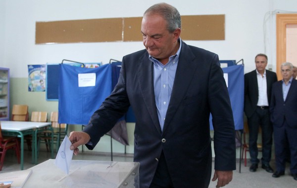 Εκλογές 2015. Χωρίς να κάνει δηλώσεις ψήφισε ο Κώστας Καραμανλής