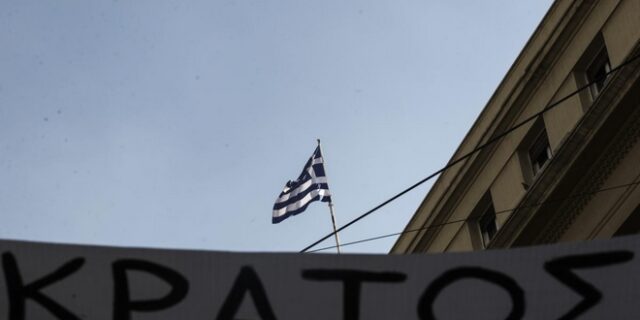 ΣΕΒ: Ιδιότυπη μαφία το κράτος. Προστατεύει οργανωμένα συμφέροντα και κρατά την κοινωνία σε ομηρεία