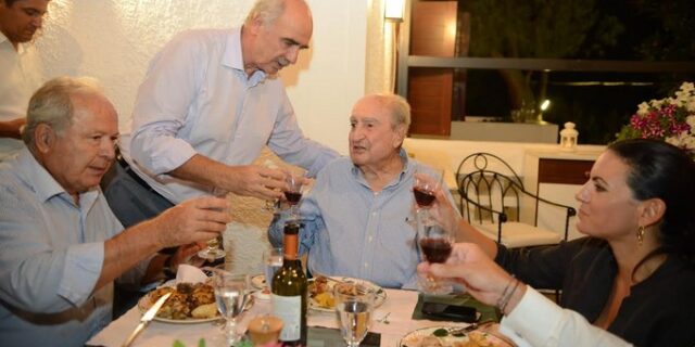 Ο Μεϊμαράκης από τα Χανιά για μεταναστευτικό. Η μαντινάδα της Ντόρας και η αισιοδοξία του Επίτιμου