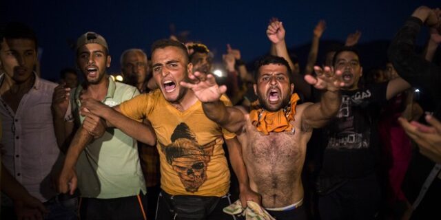 Νέα ένταση στη Λέσβο. Αφγανοί έβαλαν φωτιά σε κοντέινερ του Καρά-Τεπέ
