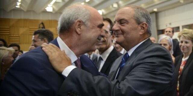 ΝΔ: Οι τέσσερις υποψήφιοι πάλι τσακώνονται, αυτή τη φορά για τον Καραμανλή
