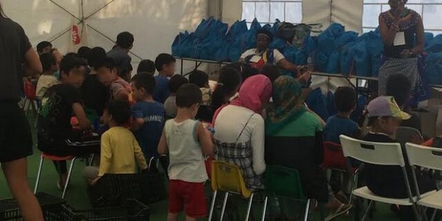 Μέλισσα: Τι θα έδινες σε ένα παιδί στον δρόμο της προσφυγιάς; Οι μετανάστριες μάνες ξέρουν