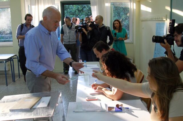 Εκλογές 2015: Ο Γιώργος Παπανδρέου έφυγε από το εκλογικό κέντρο χωρίς την ταυτότητά του