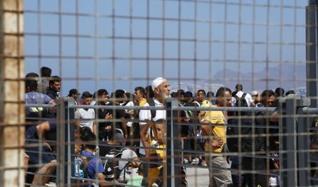 Μεγάλη ανταπόκριση γνωρίζει η πρωτοβουλία του Αθήνα 9.84 για την ενημέρωση και τη στήριξη των προσφυγών