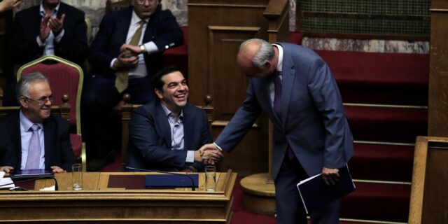 Αυστηρό μήνυμα Βρυξελλών: Ρυθμίζουμε το χρέος, μόνο με μεγάλο συνασπισμό