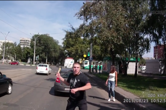 Βίντεο: Περιστατικό που σοκάρει στους δρόμους της Ρωσίας