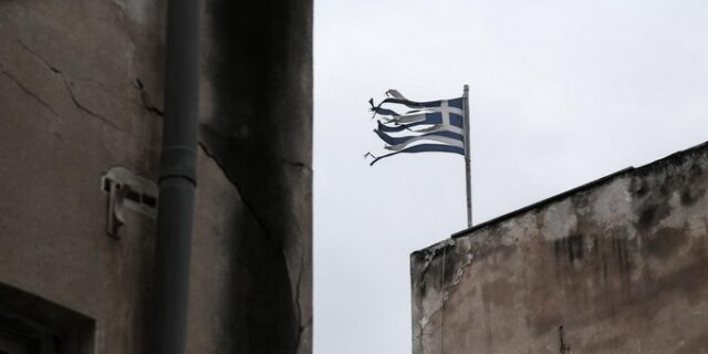 Ασφαλιστικό: Τα ελλείμματα ‘φωτογραφίζουν’ περικοπές στις συντάξεις