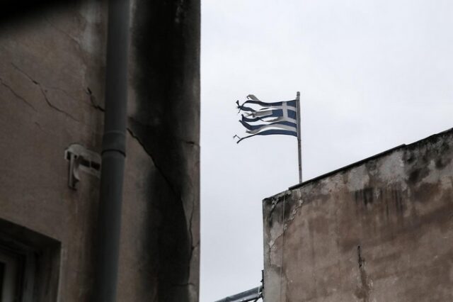 Ασφαλιστικό: Τα ελλείμματα ‘φωτογραφίζουν’ περικοπές στις συντάξεις