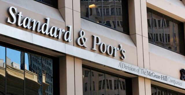 Standard and Poor’s: Μη βιώσιμο το χρέος χωρίς αναδιάρθρωση