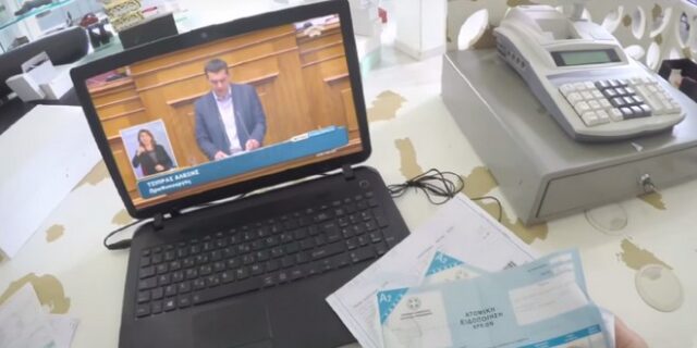 Το νέο σποτ της ΝΔ: Μια μέρα στη ζωή του Απόστολου, ιδιοκτήτη καταστήματος