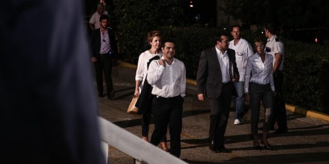 Handelsblatt: Ο Τσίπρας δείχνει την πλάτη του στους συντηρητικούς