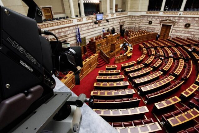 Αποφασισμένοι να προσέλθουν αύριο στα γραφεία τους οι συμβασιούχοι δημοσιογράφοι του Καναλιού Βουλής, παρά την απαγόρευση εισόδου