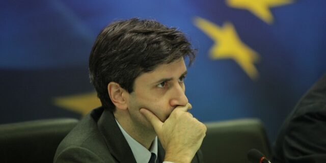 Τράπεζες: Συνάντηση Χουλιαράκη – Στουρνάρα για ανακεφαλαιοποίηση και capital controls
