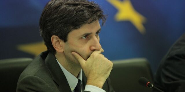 Το διπλό βάρος του διαδόχου του Γ. Χουλιαράκη