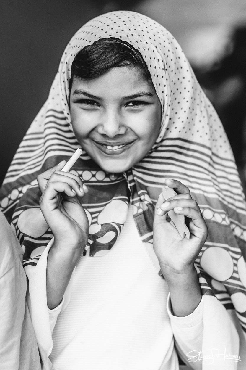 Οδοιπορικό στην πλατεία Βικτωρίας: Εκεί που η κυβέρνηση κλείνει τα μάτια, λάμπει το πιο αγνό χαμόγελο