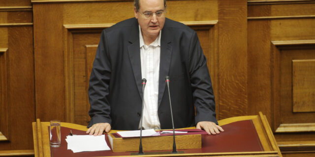 Φίλης: Να σταματήσουν οι διώξεις εκπαιδευτικών για κινητοποιήσεις κατά της διαθεσιμότητας