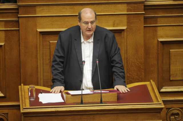 Δέσμευση Φίλη για 14.000 προσλήψεις αναπληρωτών εκπαιδευτικών μέχρι την Παρασκευή