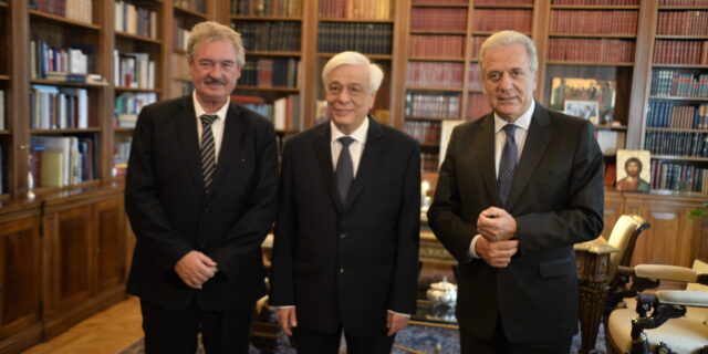 Παυλόπουλος: Είμαστε έτοιμοι για συνεργασία με τους γείτονες για το προσφυγικό αλλά χωρίς υποχωρήσεις