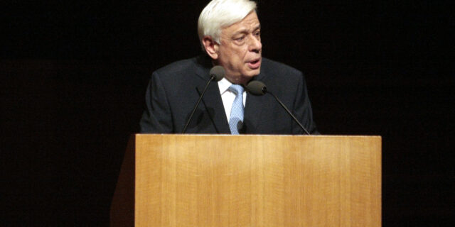 Παυλόπουλος: Αταλάντευτη προσήλωση στις αρχές της δημοκρατίας και ελευθερίας