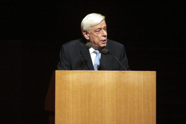 Παυλόπουλος: Αταλάντευτη προσήλωση στις αρχές της δημοκρατίας και ελευθερίας