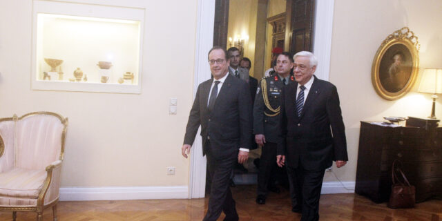 Παυλόπουλος: Η Ελλάδα θα τηρήσει στο ακέραιο τις δεσμεύσεις της -Ολάντ: Το επόμενο βήμα είναι η συζήτηση για το χρέος