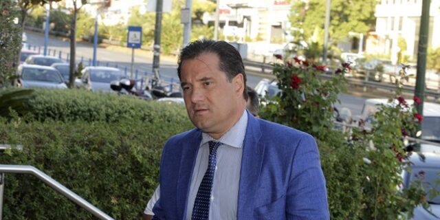 ΝΔ: Και ο Άδωνις Γεωργιάδης κατέθεσε κυριολεκτικά τρέχοντας υποψηφιότητα