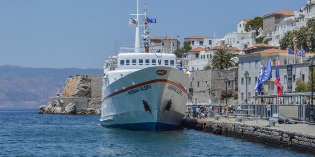ΦΠΑ στα νησιά: Πως αλλάζουν τα ναύλα και οι τιμές των προϊόντων