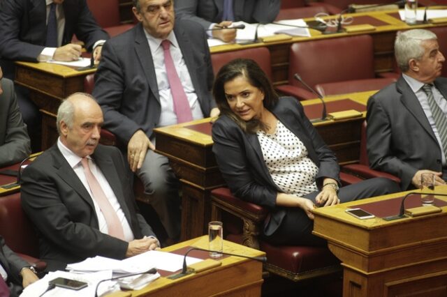 ΝΔ: Μετά την εσωκομματική καταιγίδα με την απόσυρση της Ντόρας, όλοι μαζί στο ΕΛΚ