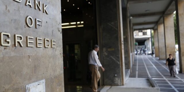 Κορονοϊός: Συνάντηση Στουρνάρα με τραπεζίτες