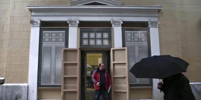 H ΕΚΤ αντιδρά στο πάγωμα καταθέσεων στις ελληνικές τράπεζες