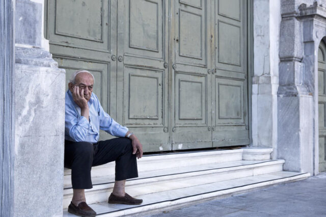 Suddeutsche Zeitung: Οι καθυστερήσεις στα προαπαιτούμενα “μπλοκάρουν” την δόση