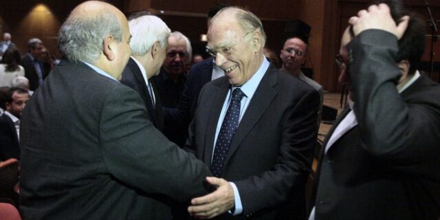 Ο Βούτσης έδωσε στον Σαμαρά το γραφείο του ‘Γέρου της Δημοκρατίας’ που ζητούσε ο Λεβέντης
