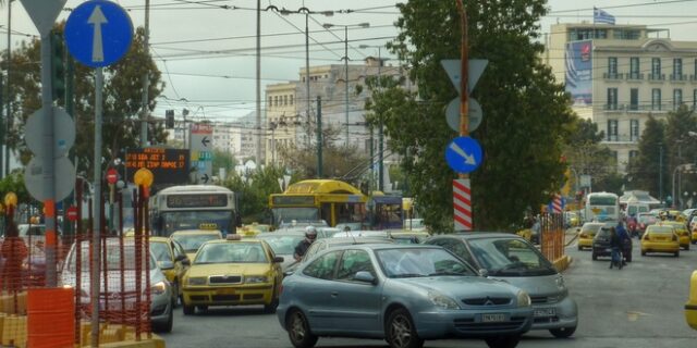 Εξετάζουν αυξήσεις στα τέλη κυκλοφορίας για να μην επιβληθεί ΦΠΑ 23% στην ιδιωτική εκπαίδευση