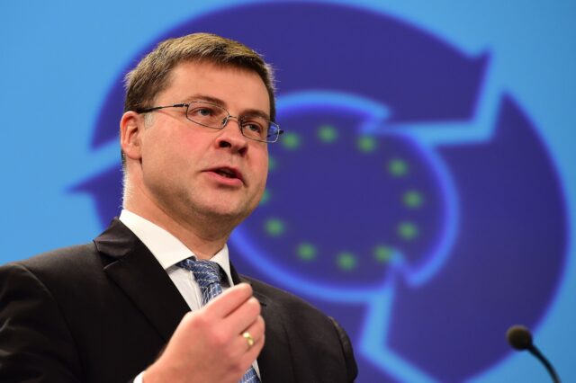 Ντομπρόβσκις: Περιμέναμε ανάπτυξη 2,5% στην Ελλάδα ενώ πλέον αναμένουμε ύφεση 2% με 2,5%