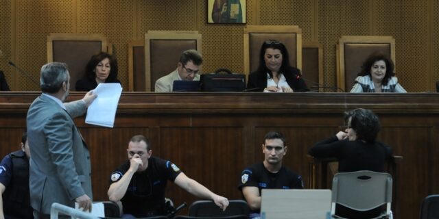 Δίκη Χρυσής Αυγής: Βίντεο Πατέλη με οπλισμένους να περιμένουν ‘εντολή Λαγού’