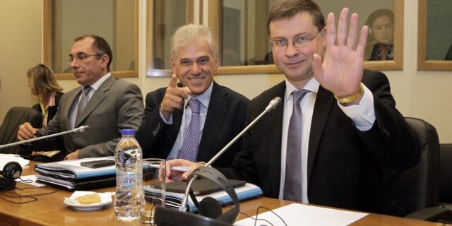 Ντομπρόφσκις στη Βουλή: Θα βρούμε συμβιβαστική λύση για τα κόκκινα δάνεια