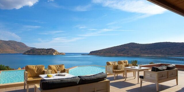 Το Domes of Elounda  με σφραγίδα της Mariott International
