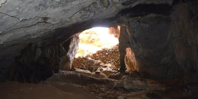 Έως και 37 αρχαία αντικείμενα προϊόν λαθρανασκαφής εντοπίστηκαν κρυμμένα σε σπηλιά στην Αστυπάλαια