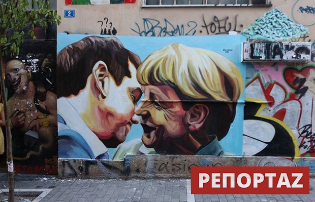 Όταν ο Τσίπρας φίλησε τη Μέρκελ αλά Μπρέζνιεφ