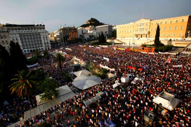 Έρευνα: Οι ‘αγανακτισμένοι’ αποσταθεροποίησαν το δικομματικό σύστημα ΠΑΣΟΚ – ΝΔ