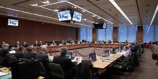 Ασφυκτική πίεση των δανειστών. Αναβάλλεται η αυριανή τηλεδιάσκεψη του EuroWorking Group