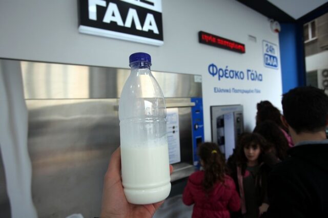 Ο πόλεμος των 11 ημερών για το γάλα. Πώς η ΕΕ απειλεί με διάλυση την ελληνική κτηνοτροφία