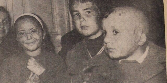 Μηχανή του Χρόνου: Αθήνα 1970, Τα ‘καμένα παιδιά’ στο σχολικό λεωφορείο του τρόμου