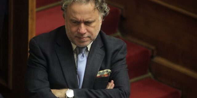 Βίντεο: Προπηλακισμός Κατρούγκαλου από μέλη του ΠΑΜΕ στο Εργατικό Κέντρο Καλαμάτας