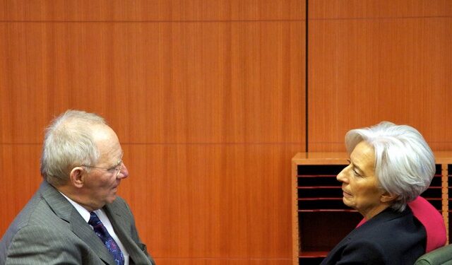 Στα χαρακώματα οι δανειστές για το ελληνικό χρέος