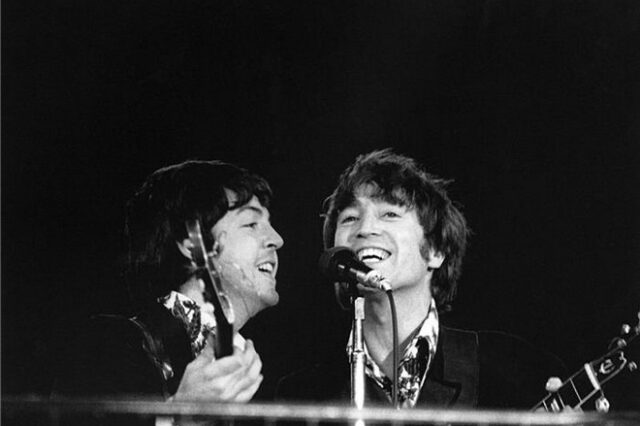 Ιστορικό βίντεο: Ο Paul McCartney συζητά για τη σχέση του με τον John Lennon ανήμερα των γενεθλίων του